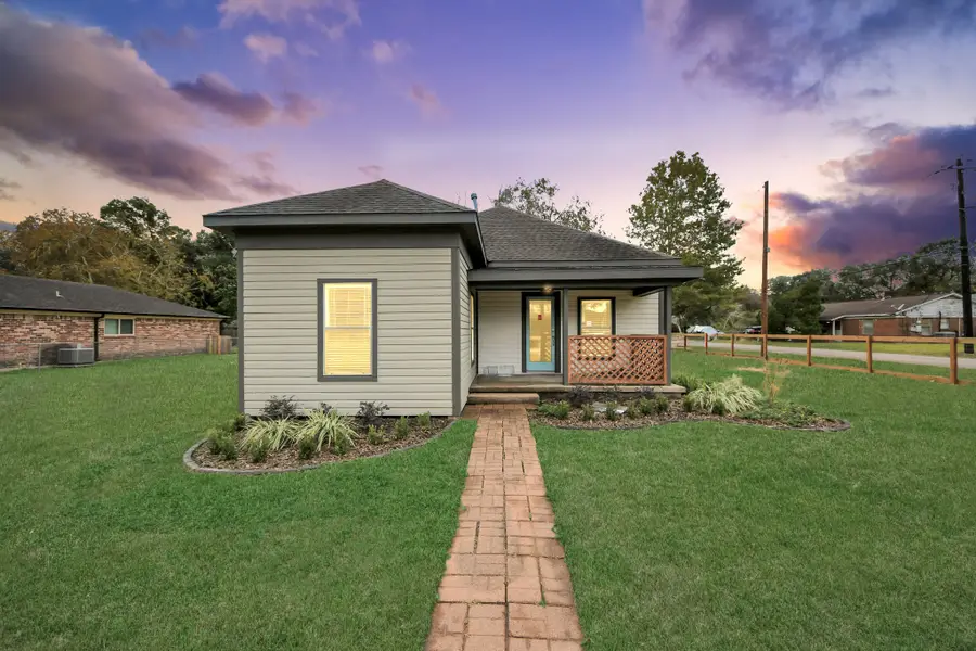 125 N Shirley St, Alvin, TX 77511 - Image #3