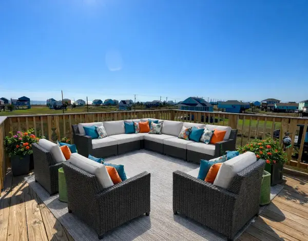 4822 Palm Street, Surfside Beach, TX 77541