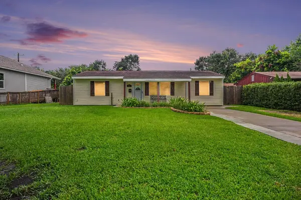 905 15th Ave N, Texas City, TX 77590