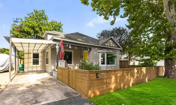711 Walton Street, Houston, TX 77009