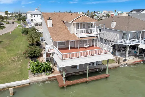 445 Hana Drive, Tiki Island, TX 77554