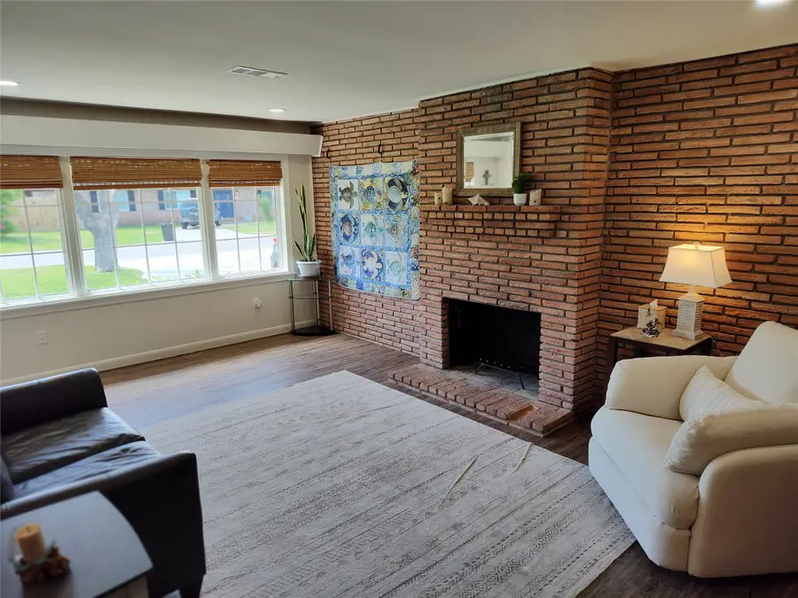 202 E Forest Avenue, Shoreacres, TX 77571 - #3