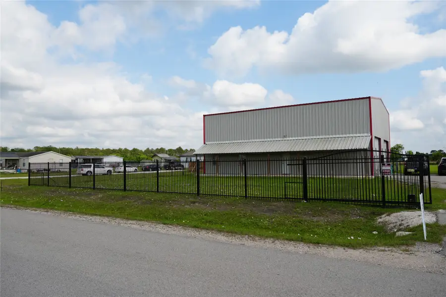 8417 Los Robles Avenue, Alvin, TX 77511 - Image #2