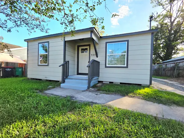 707 E Adoue Street, Baytown, TX 77520