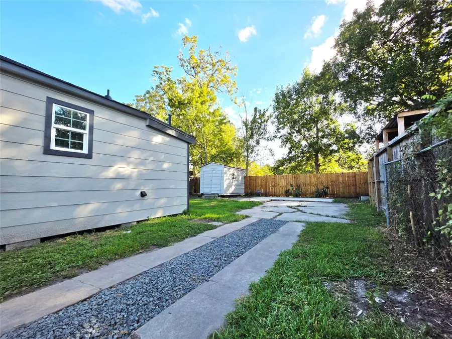707 E Adoue Street, Baytown, TX 77520 - #3