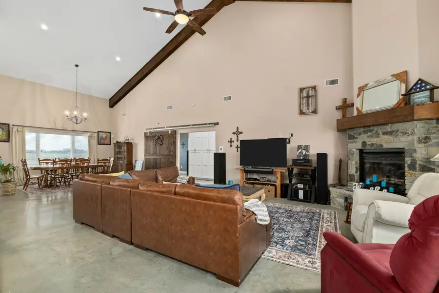 1138 Creekside Lane, Weimar, TX 78962 - Image #3