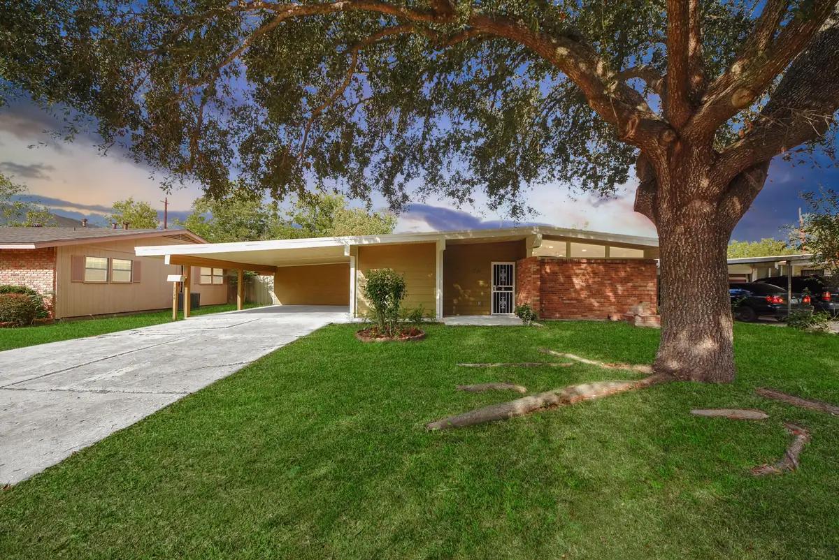 5326 Heatherbrook Drive, Houston, TX 77045 - Image #1