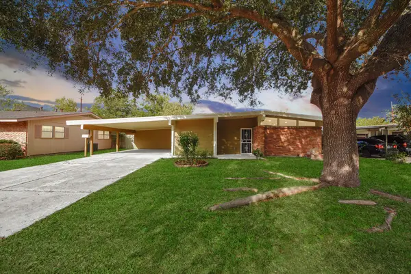 5326 Heatherbrook Drive, Houston, TX 77045