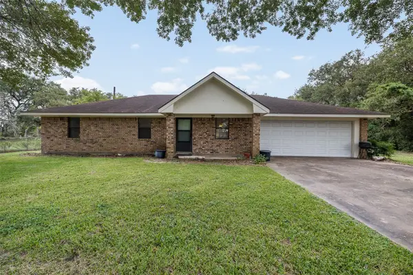 1081 Shirley Oaks Street, Columbus, TX 78934