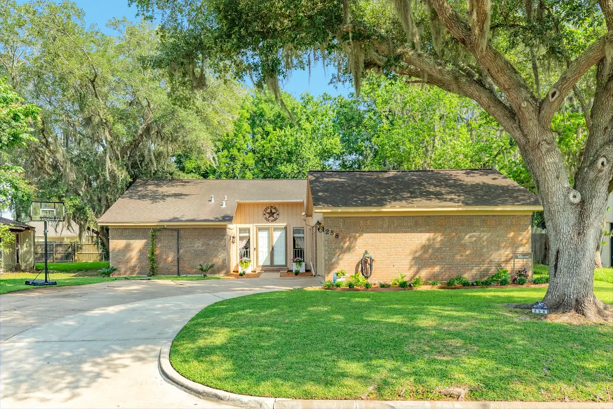 258 Edgewater Drive, West Columbia, TX 77486 - #1