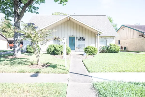12238 Meadowdale Drive, Meadows Place, TX 77477
