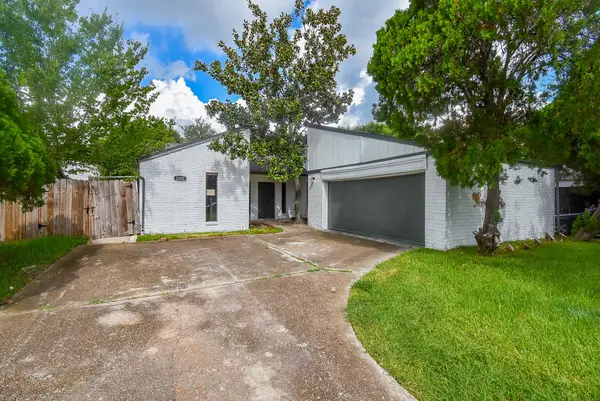 2802 Ashford Oak Drive, Houston, TX 77082