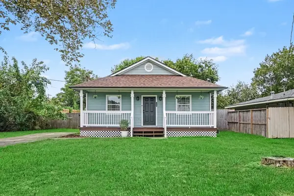 4412 Nicholini Street, Dickinson, TX 77539