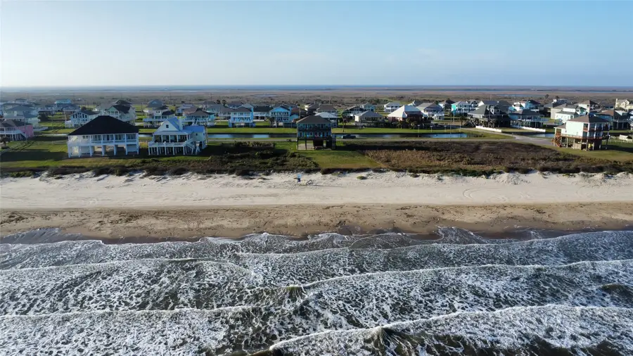 3180 Gulf Castle Drive, Crystal Beach, TX 77650 - #3