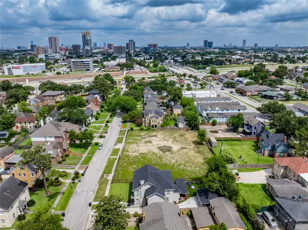 2431 Oakdale Street, Houston, TX 44004