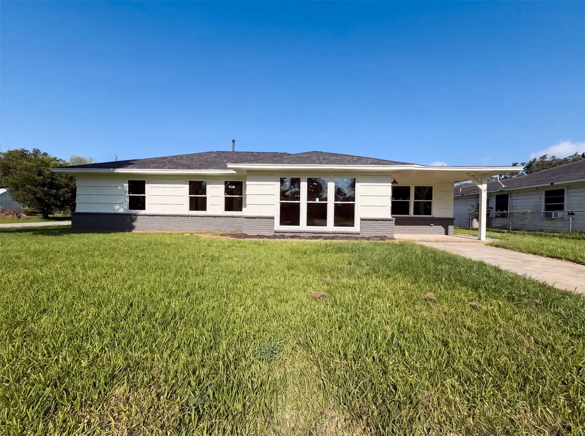 118 N Ringgold Street, West Columbia, TX 77486 - #1