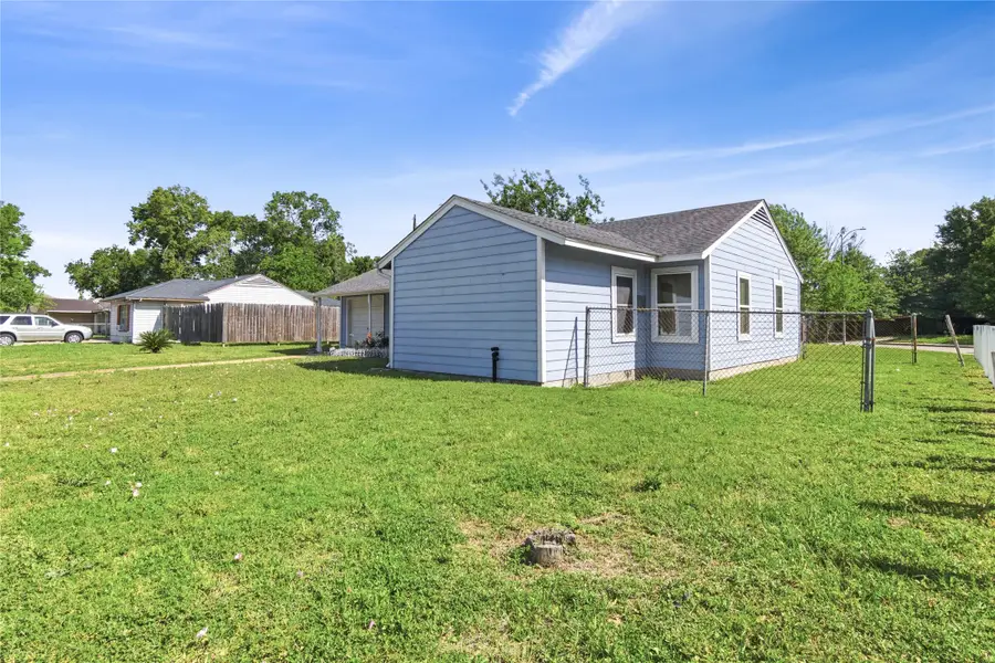 6651 Crestmont Street, Houston, TX 77033 - #2