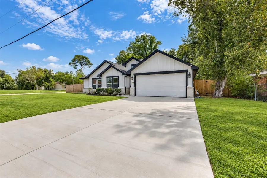 6405 Carver Avenue, Texas City, TX 77591 - #2