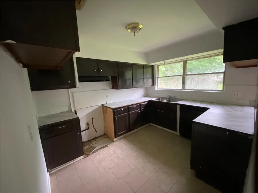 5711 Thrush Drive, Houston, TX 77033 - #2