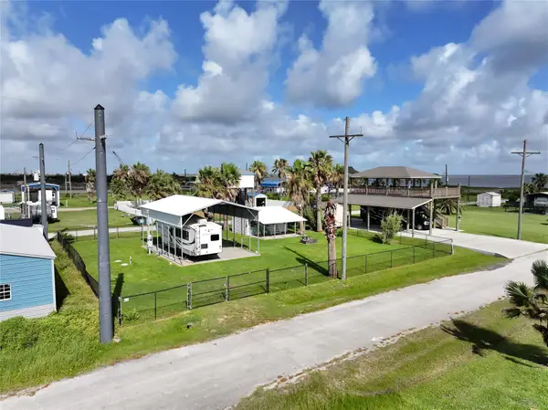 1021 N Church Street, Gilchrist, TX 77617