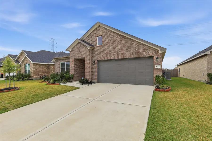 3227 Falling Brook Drive, Baytown, TX 77521 - Image #2