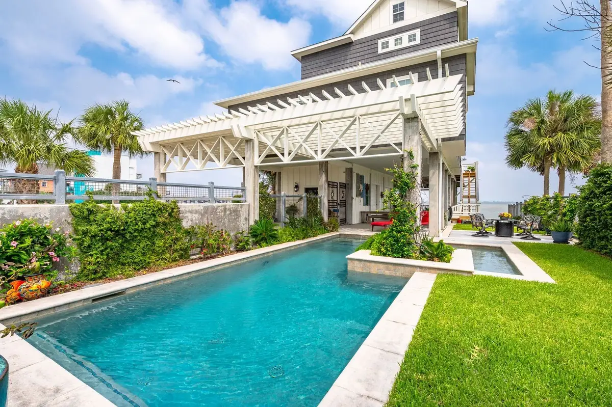 12 Tiki Circle, Tiki Island, TX 77554 - #1
