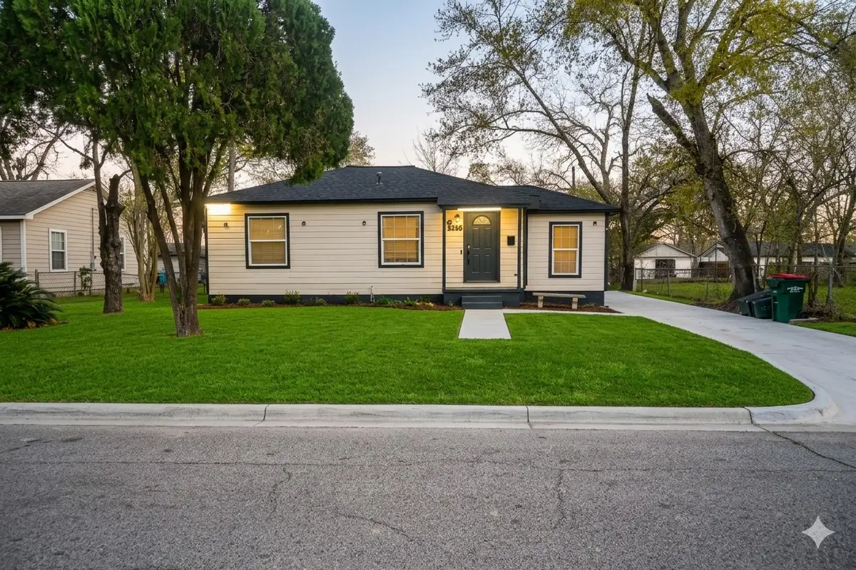 916 Parkway Street, Baytown, TX 77520 - #1