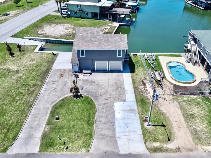 303 Tahiti, Tiki Island, TX 77554 - #2