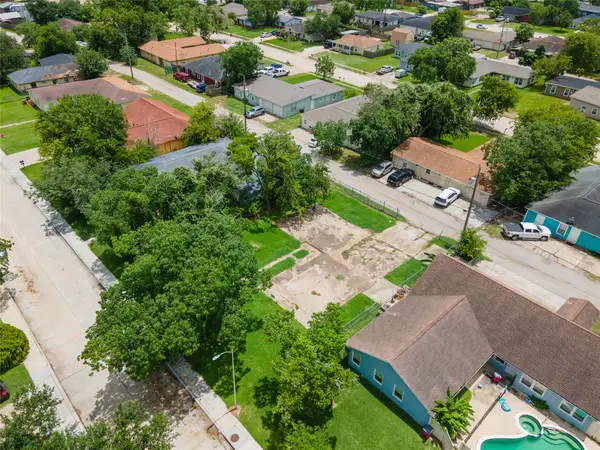 1735 W 7th Street, Freeport, TX 77541
