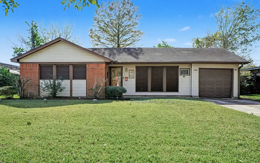 703 Lloyd Drive, Baytown, TX 77521 - Image #2