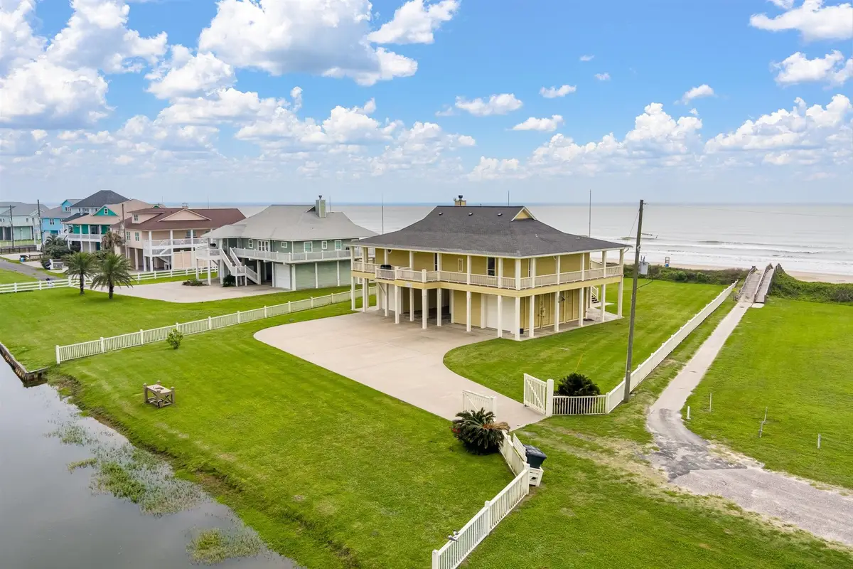 3210 Gulf Castle Drive, Crystal Beach, TX 77650 - Image #1