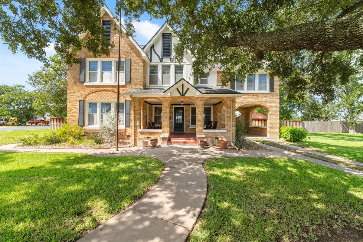 401 E Main Street, Weimar, TX 78962 - #1