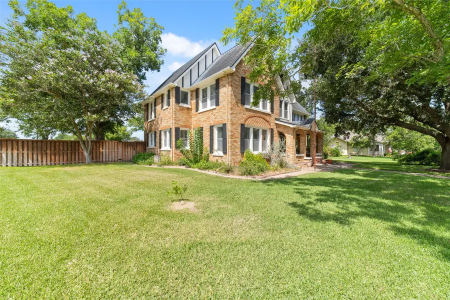 401 E Main Street, Weimar, TX 78962 - #2