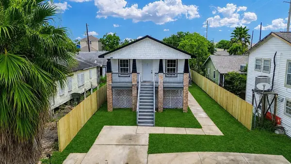 5306 Avenue M 1/2, Galveston, TX 77551