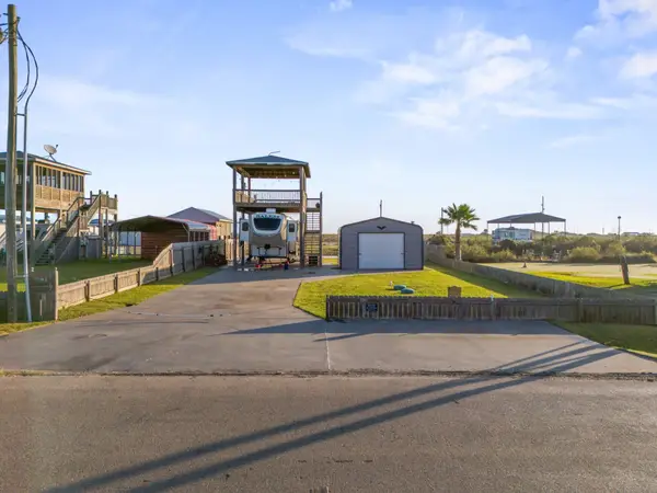 1112 Mabry Street, Gilchrist, TX 77617