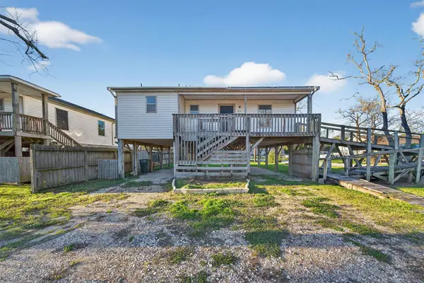 506 Oklahoma Avenue, Bacliff, TX 77518