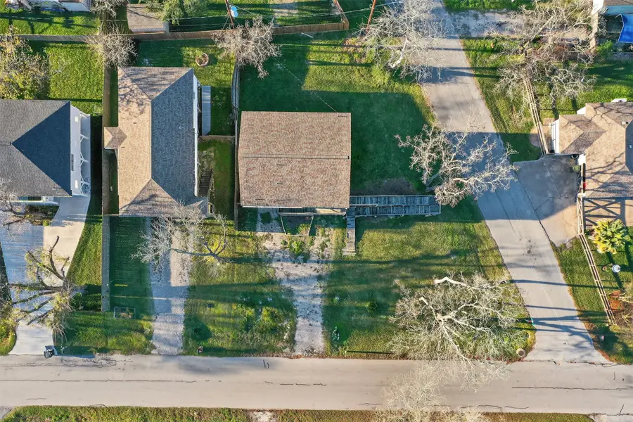506 Oklahoma Avenue, Bacliff, TX 77518 - Image #2