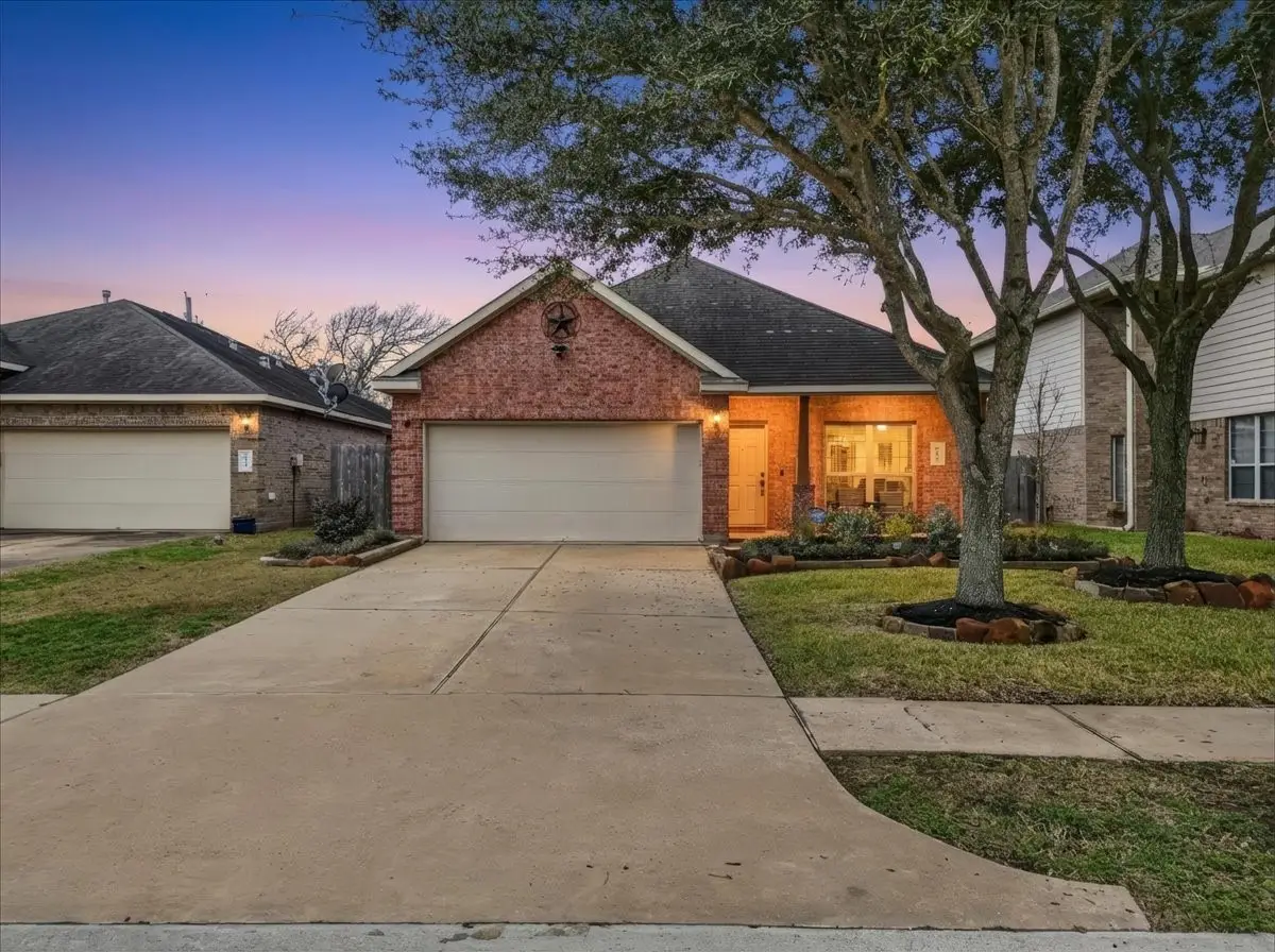 6652 Hawkins Hill Lane, Dickinson, TX 77539 - Image #1