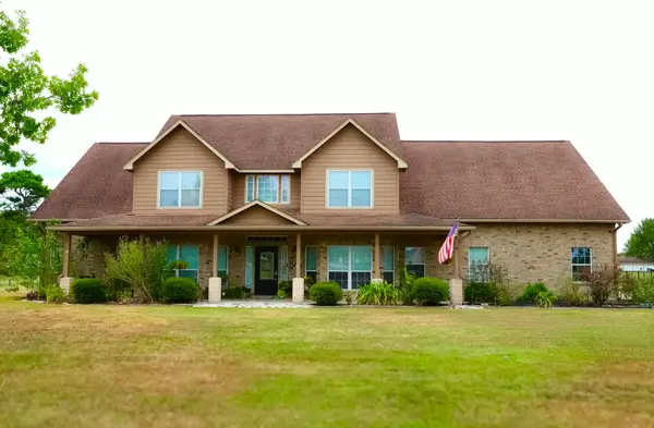 307 Standing Oaks Lane, Sealy, TX 77474