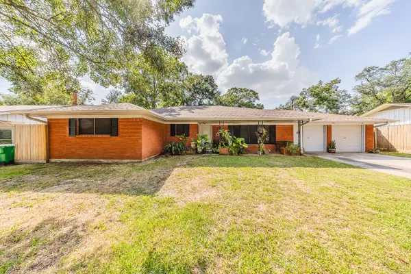 1900 Clayton Drive, Baytown, TX 77520