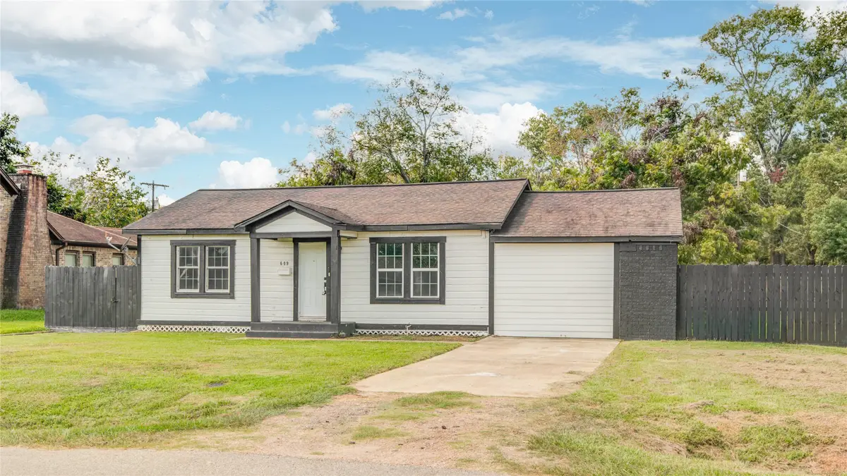 609 Hurst Street, Angleton, TX 77515 - #1