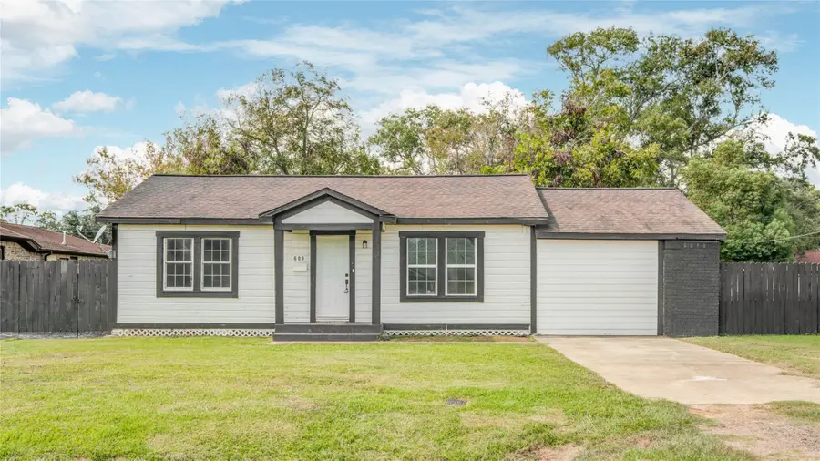 609 Hurst Street, Angleton, TX 77515 - #2