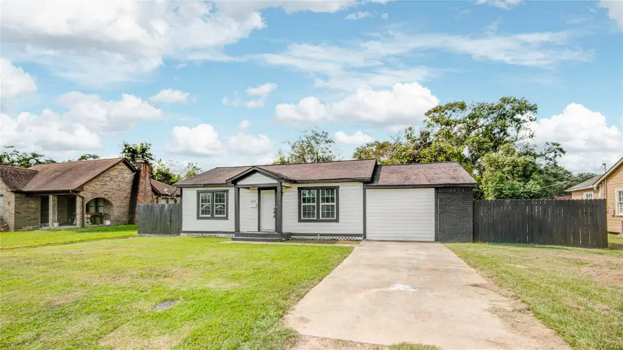 609 Hurst Street, Angleton, TX 77515 - #3