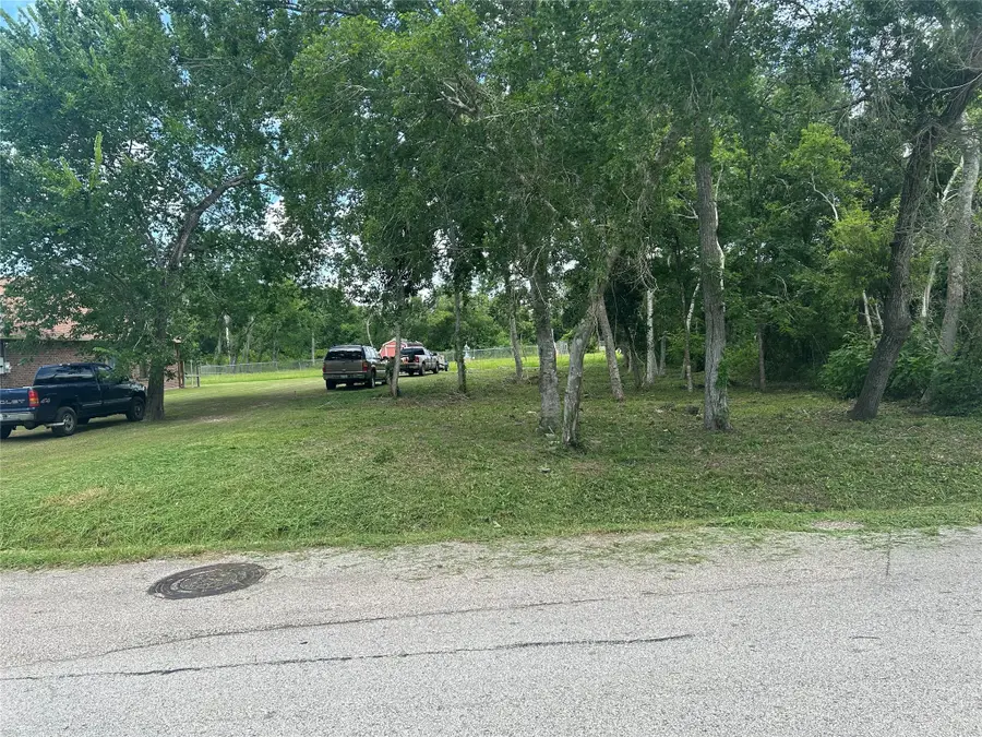 2523 Timber Drive, Dickinson, TX 77539 - Image #3