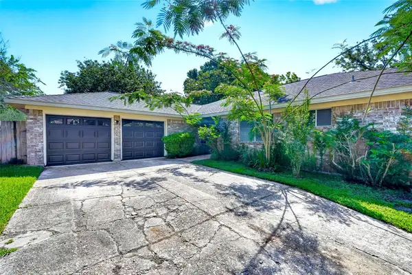 15207 Pleasant Valley Road, Houston, TX 77062