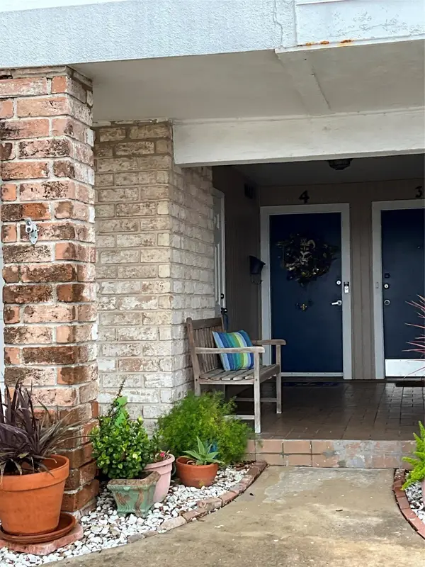 702 N Holiday Drive #4, Galveston, TX 77550