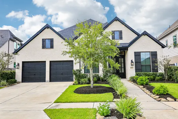 1923 Golden Leaf Drive, Missouri City, TX 77459
