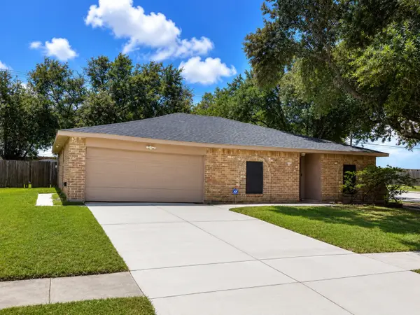 6221 Silver Leaf Drive, League City, TX 77573