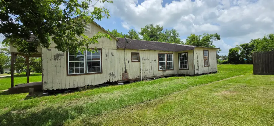 213 W Jackson Street, West Columbia, TX 77486 - #3