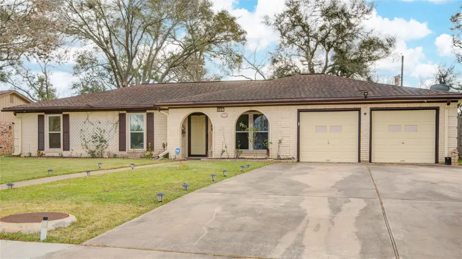 108 Spruce Street, Lake Jackson, TX 77566 - #2